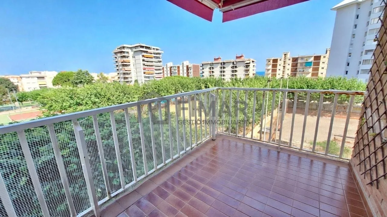 Piso con vistas al mar cerca de la playa