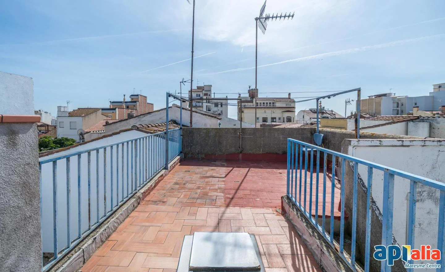 Casa adosada esquinera en casco antiguo