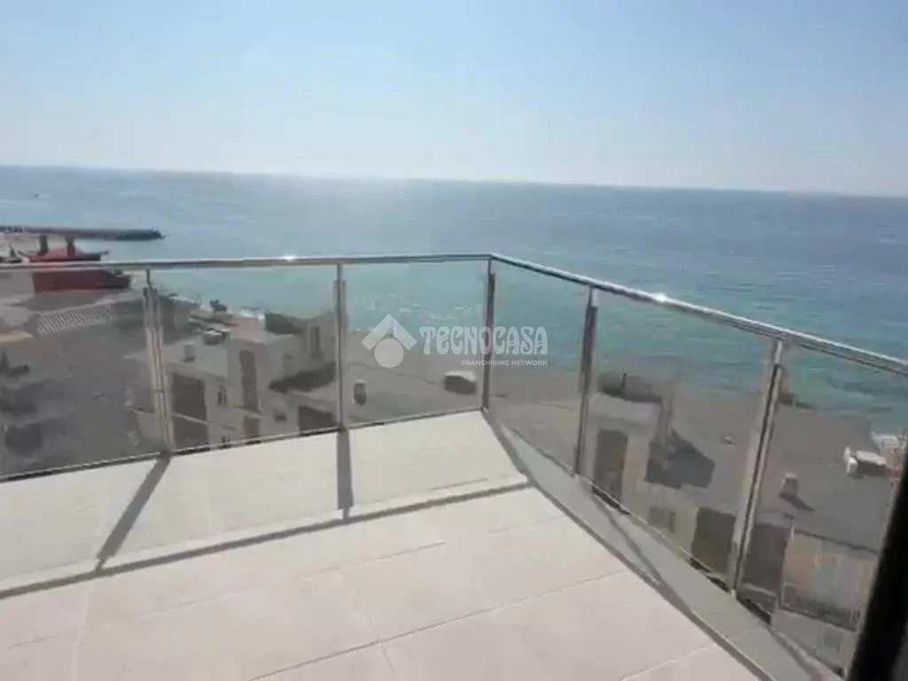 Sea-view ninth-floor flat, four bedrooms