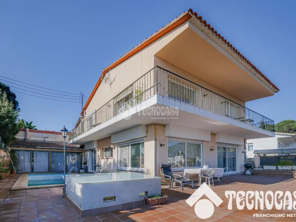 Amplio chalet en Cabrils con vistas al mar