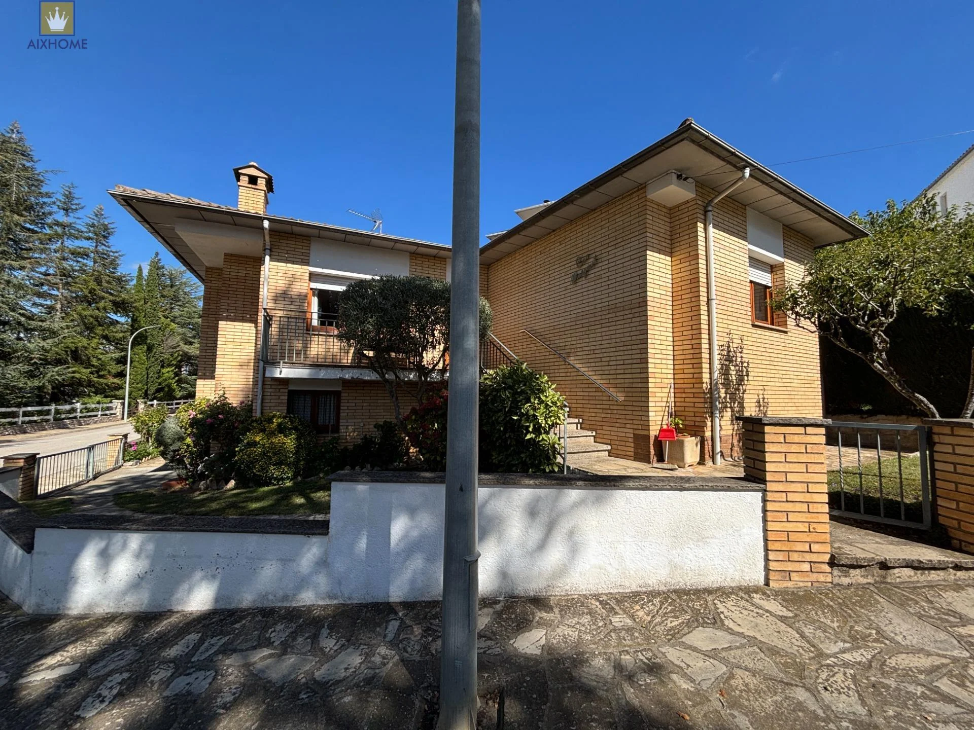 Casa orientada al sur en Seva, tres dormitorios