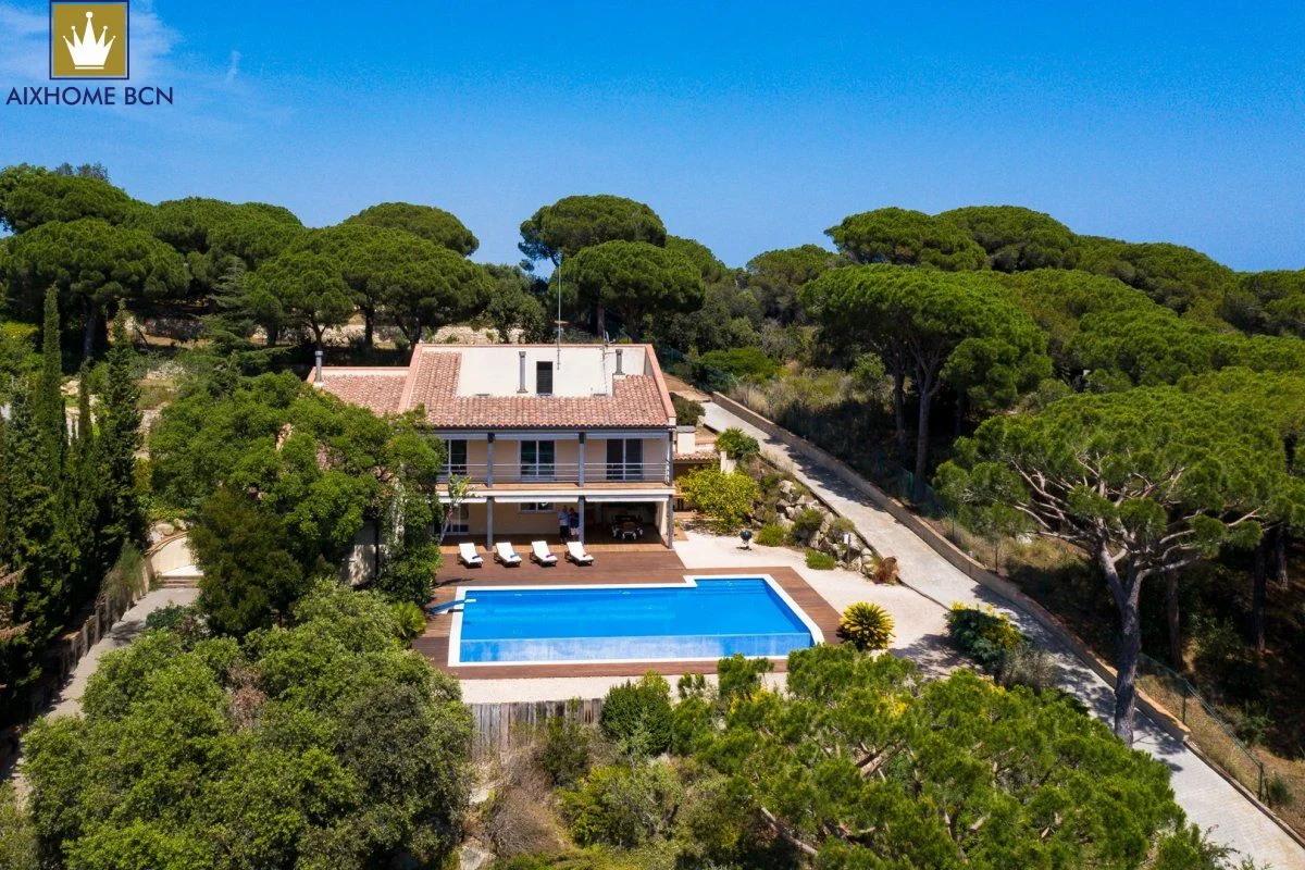 Chalet orientado al sur con piscina privada