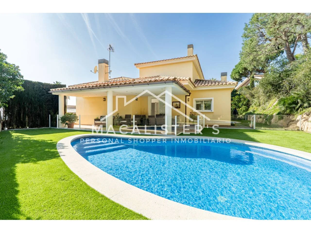 Casa independiente con vistas al mar, cinco dormitorios
