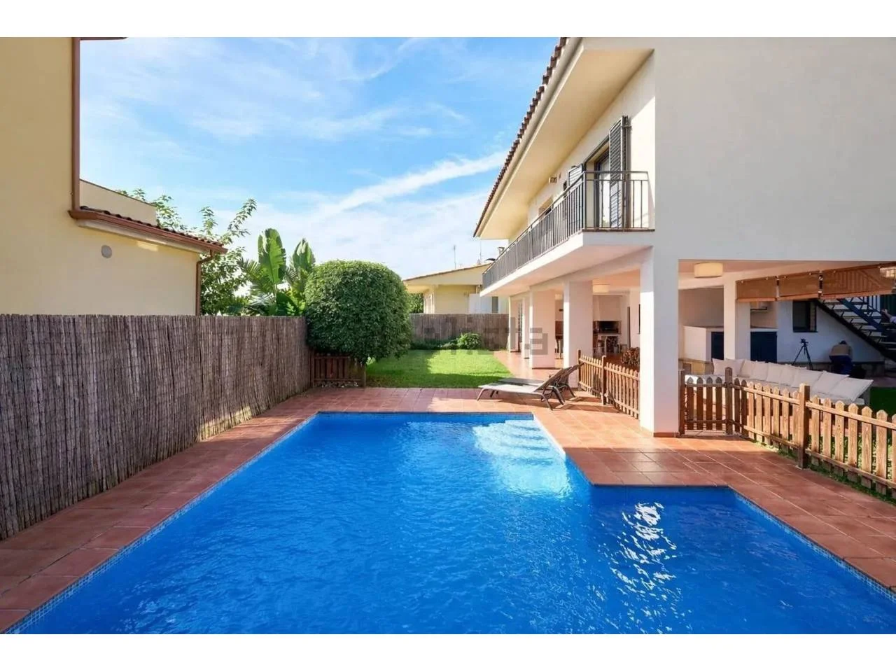 Casa independiente con vistas al mar y jardín