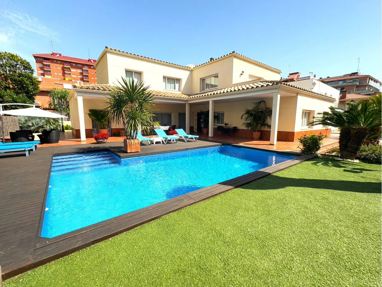 Casa independiente con piscina privada