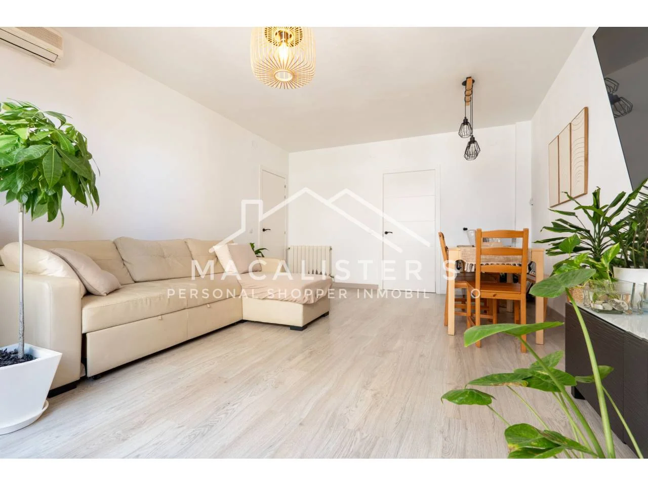 Renovated second-line seaside flat with terrace