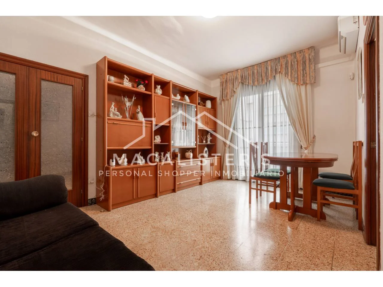 Bright Sant Martí flat with balcony