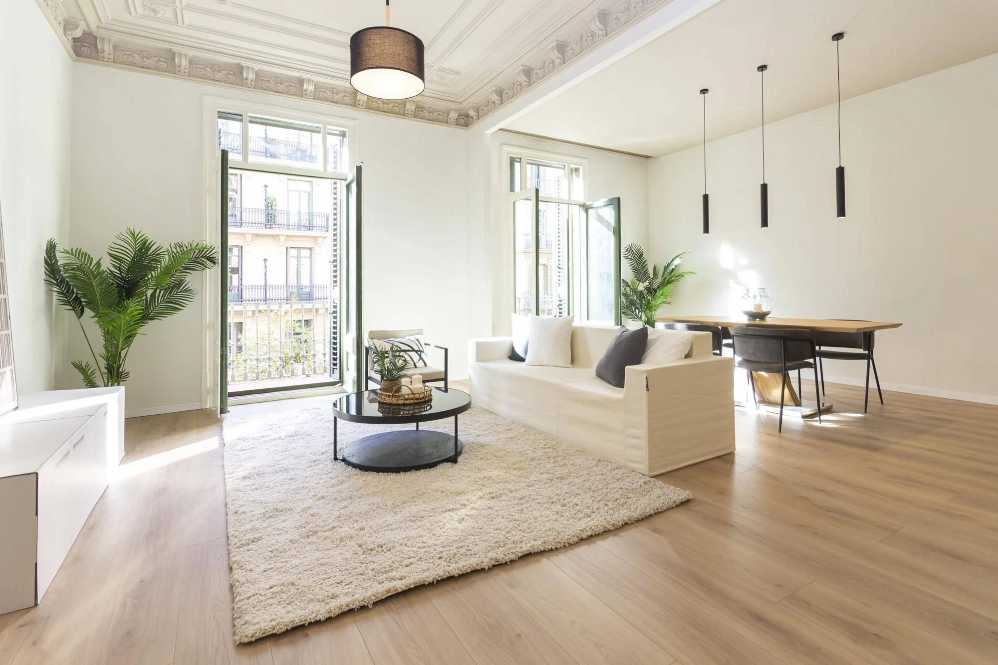Renovated Eixample flat, three bedrooms