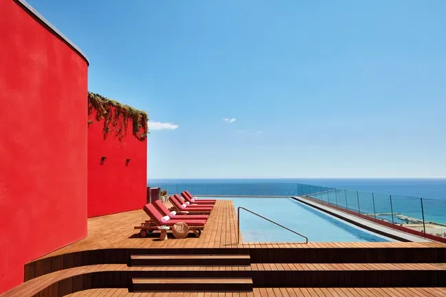 Residencia de lujo en Barcelona con piscina en azotea