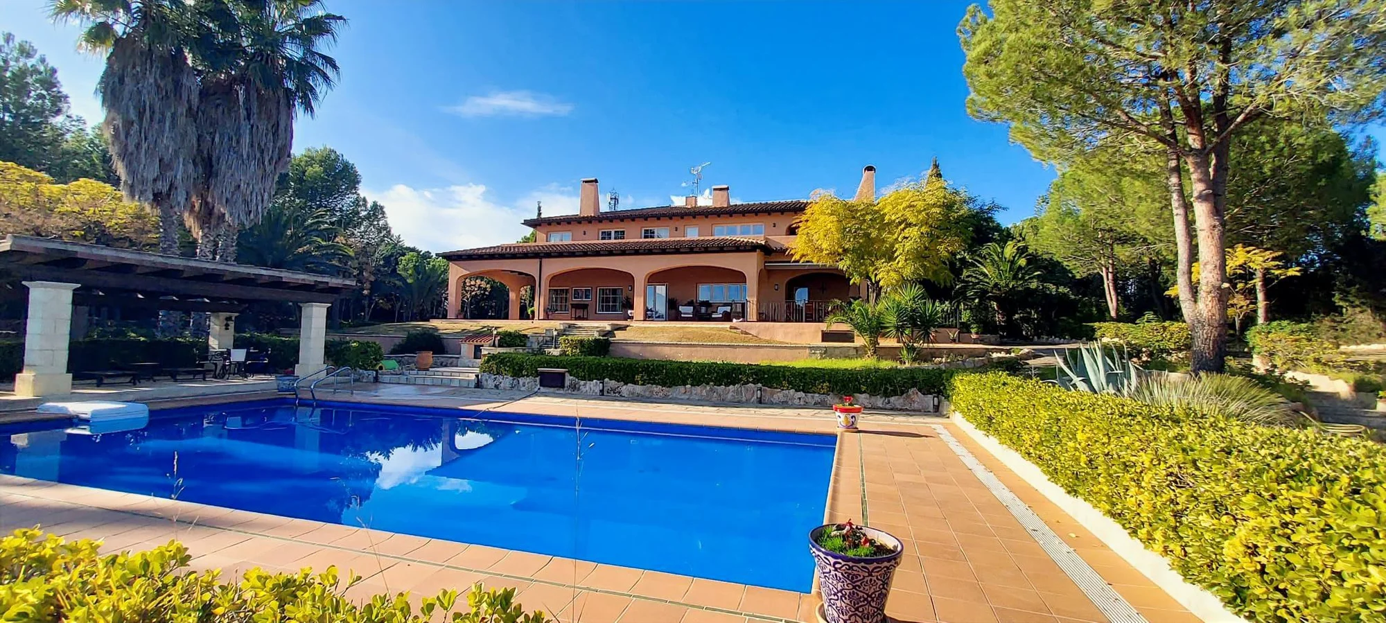 Villa de lujo con vistas al río, 750 m²