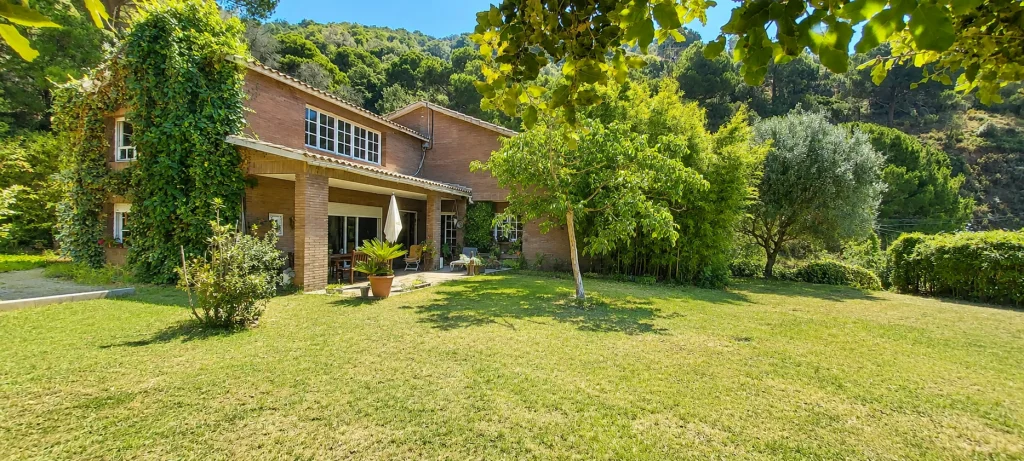 Villa en Cabrils con cinco dormitorios