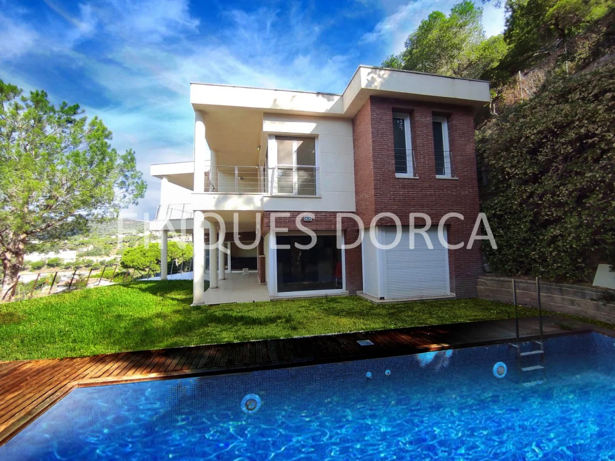Casa independiente en Cabrils con seis dormitorios