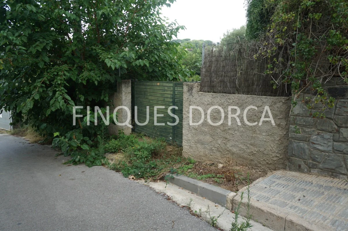 Parcela urbanizable en Cabrils con vistas abiertas