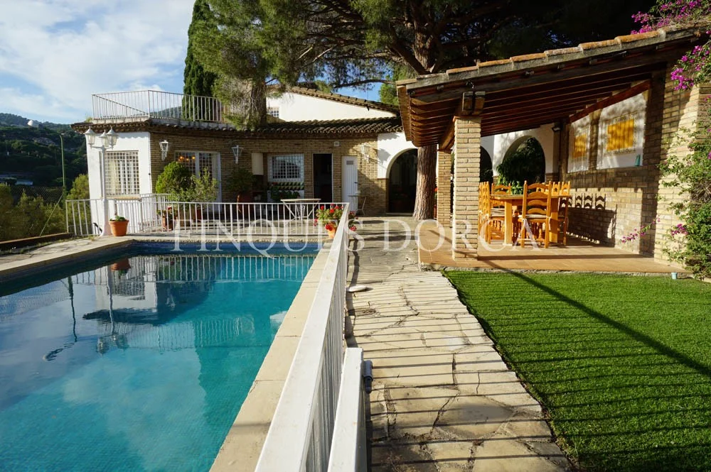 Casa tradicional en Cabrils con piscina