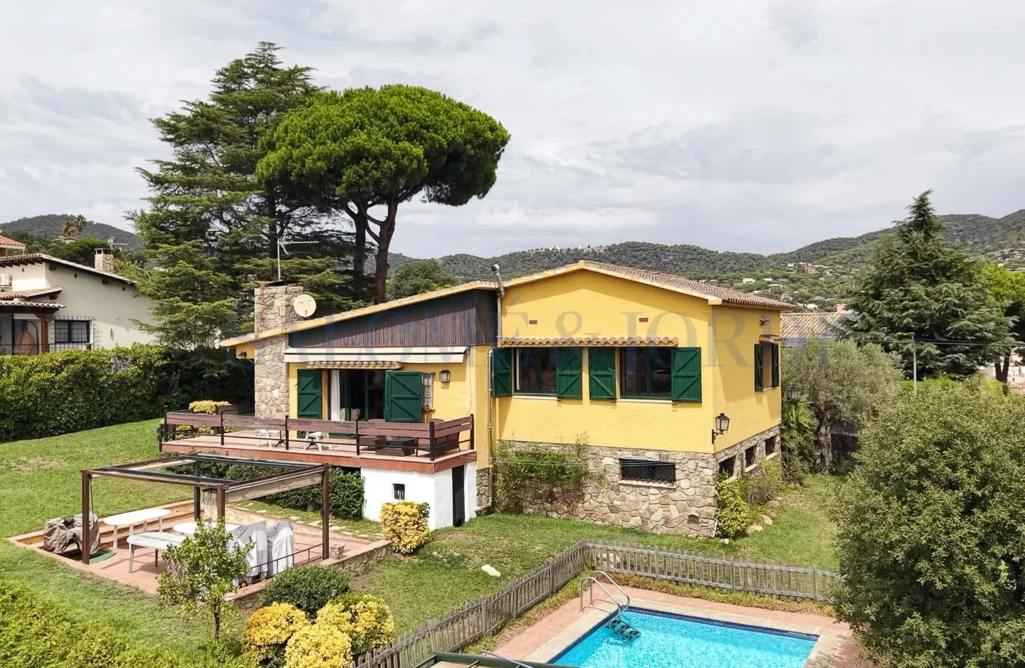 Casa independiente con vistas al mar y parcela de 1.278 m²