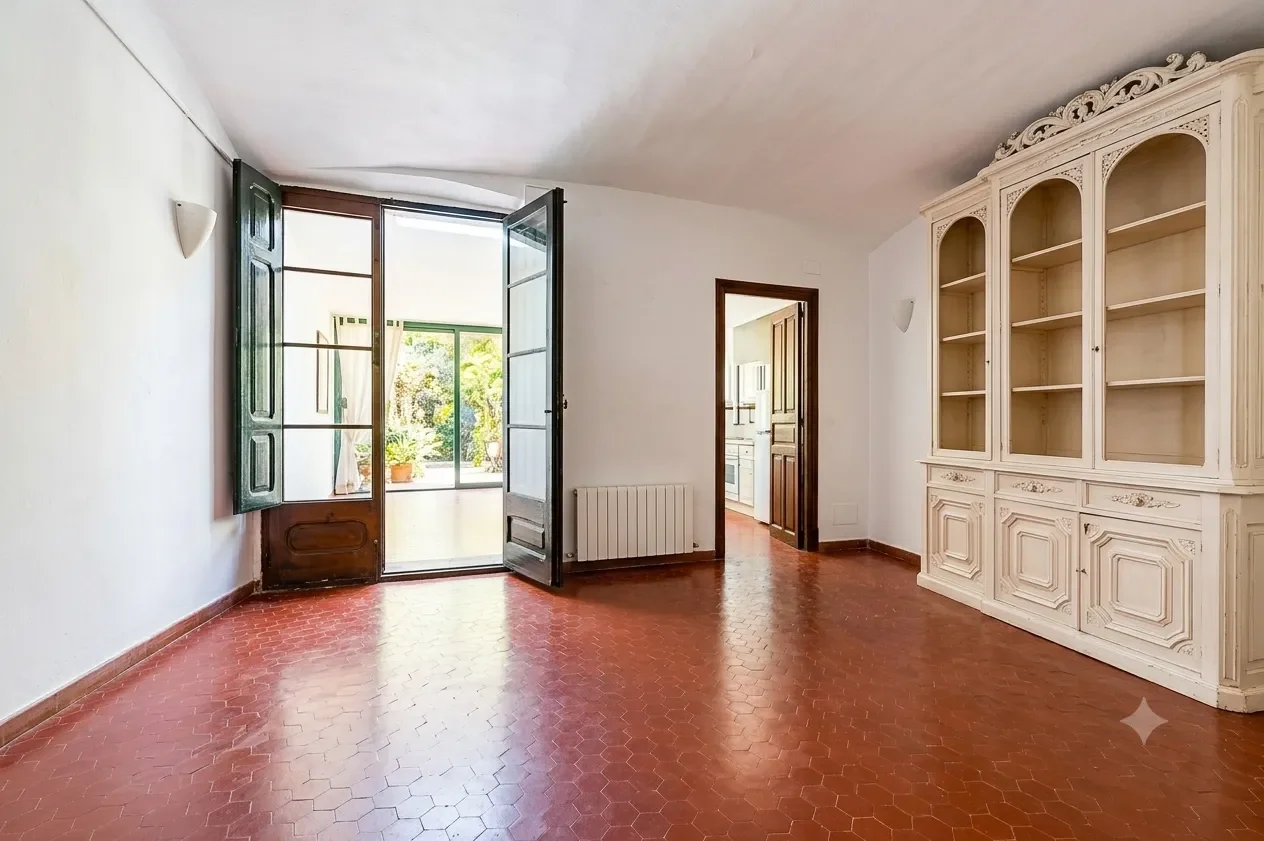 Casa histórica de pueblo con jardín privado