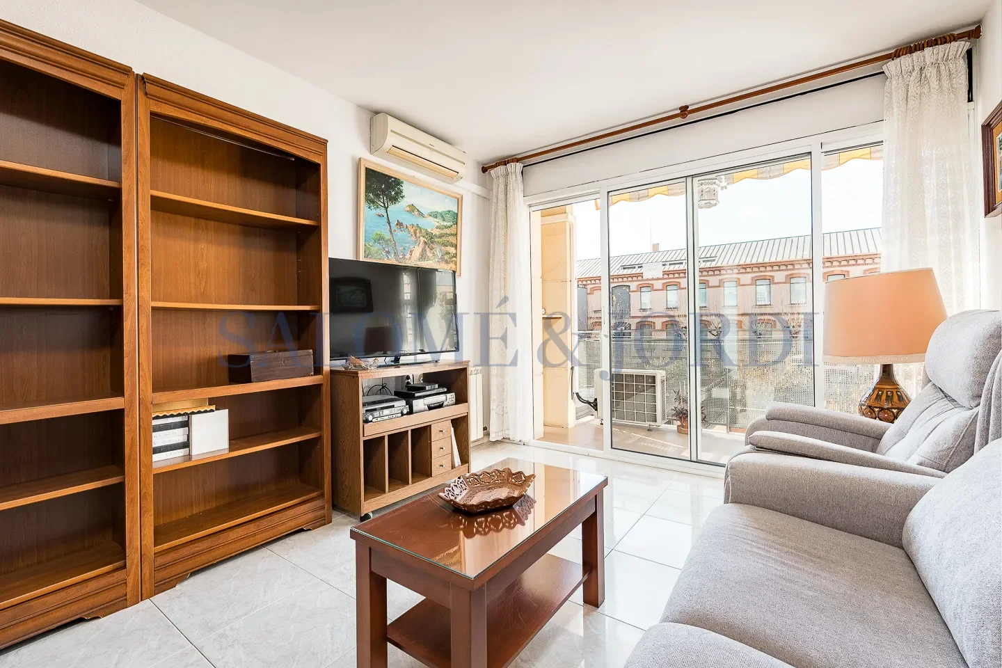 Four-bedroom Mataró flat with parking