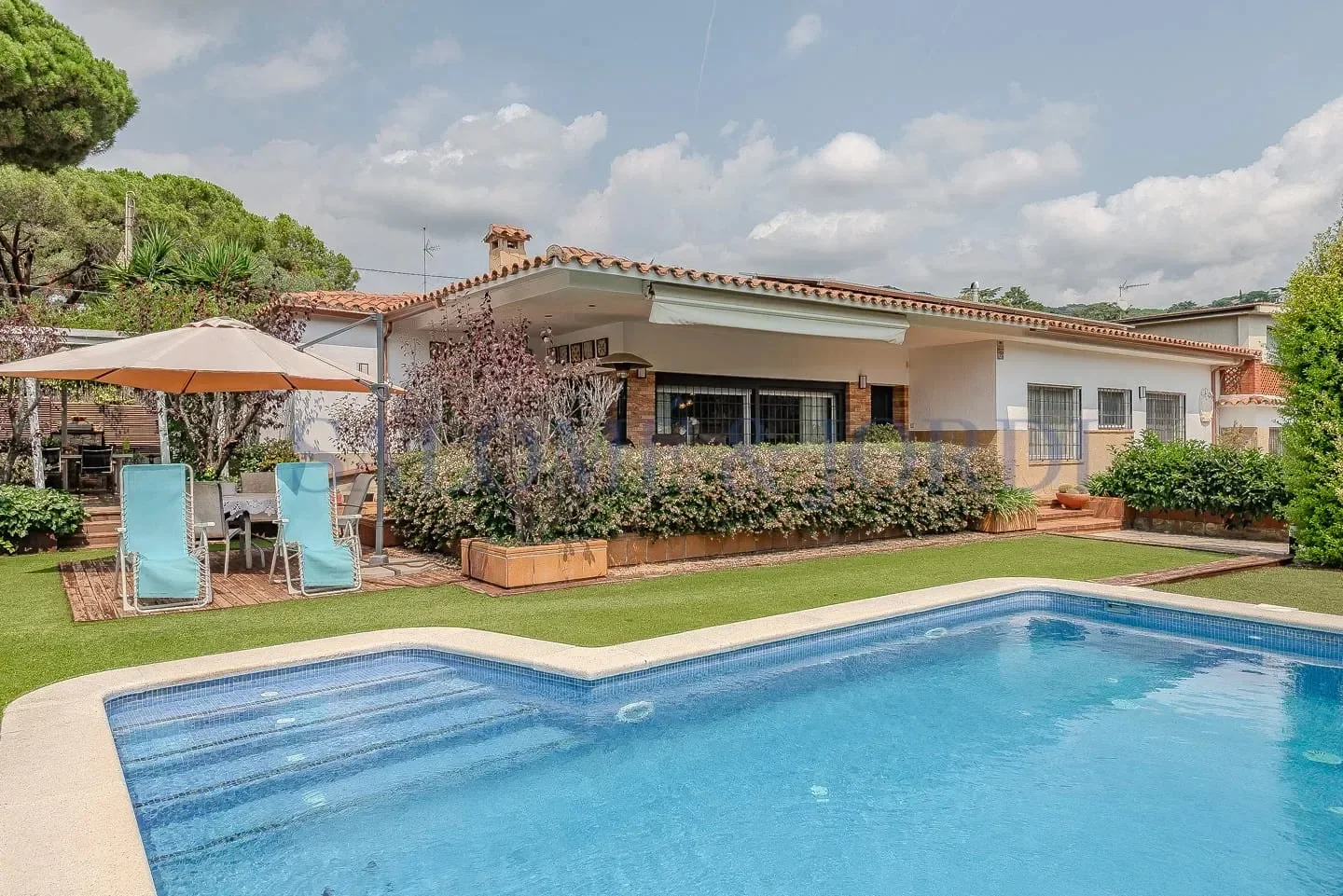 Central Cabrils house, 4 bedrooms