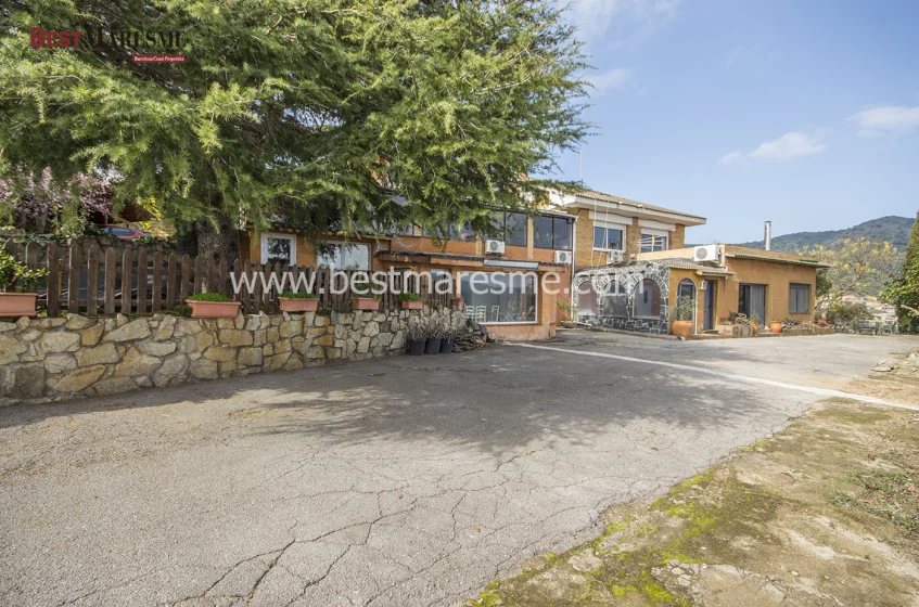 Alella estate with four independent homes