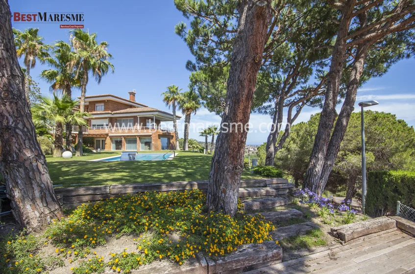 Señorial Alella house, 398 m², pool
