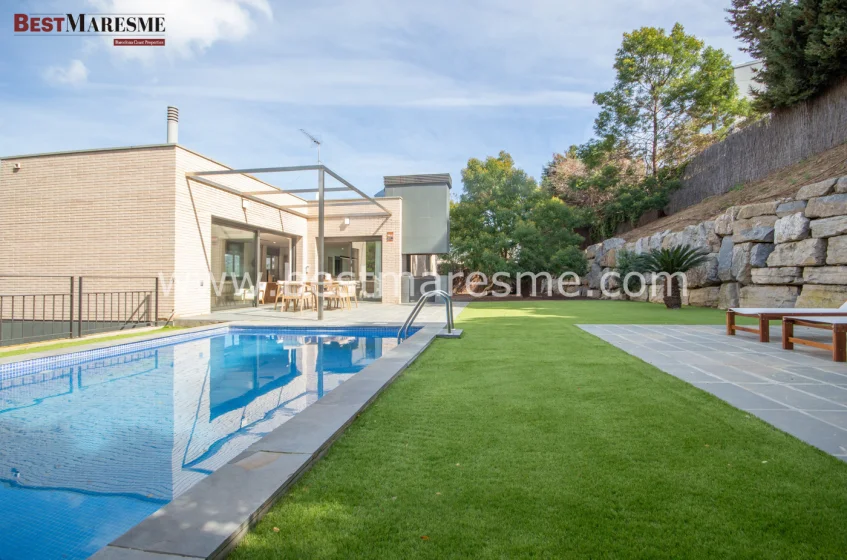Renovated Alella house with private pool