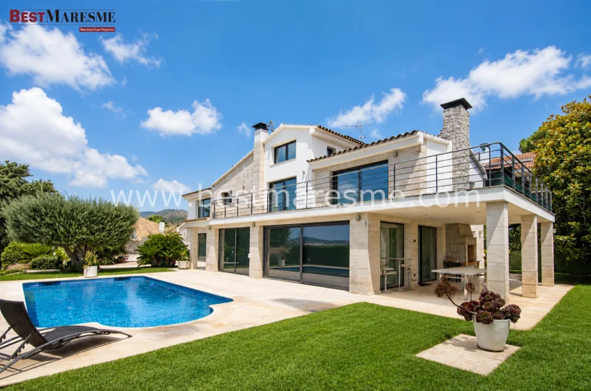 Renovated Alella villa with sea views