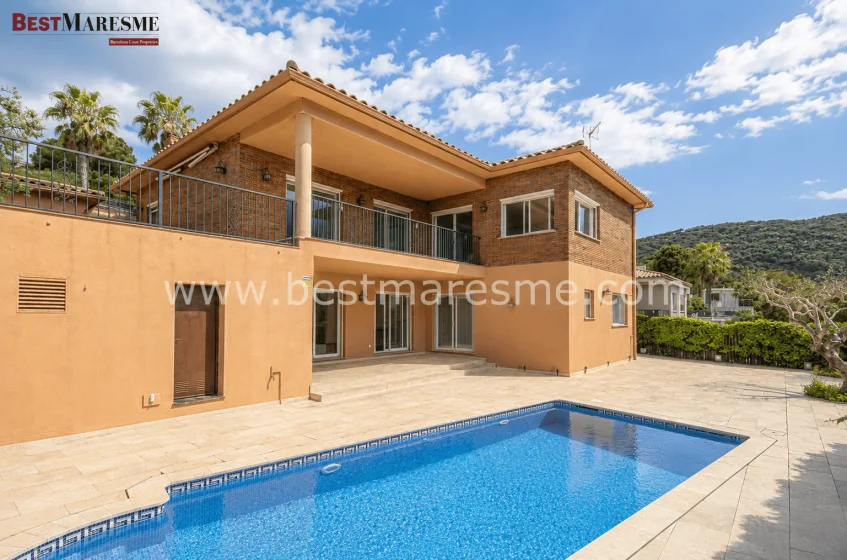 Casa amplia en Cabrils con piscina