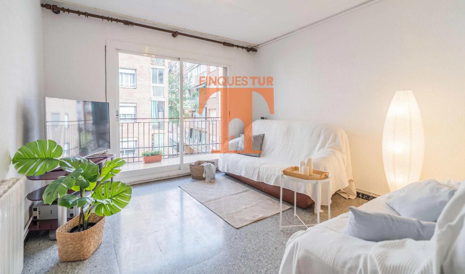 Piso de cuatro habitaciones cerca de la costa