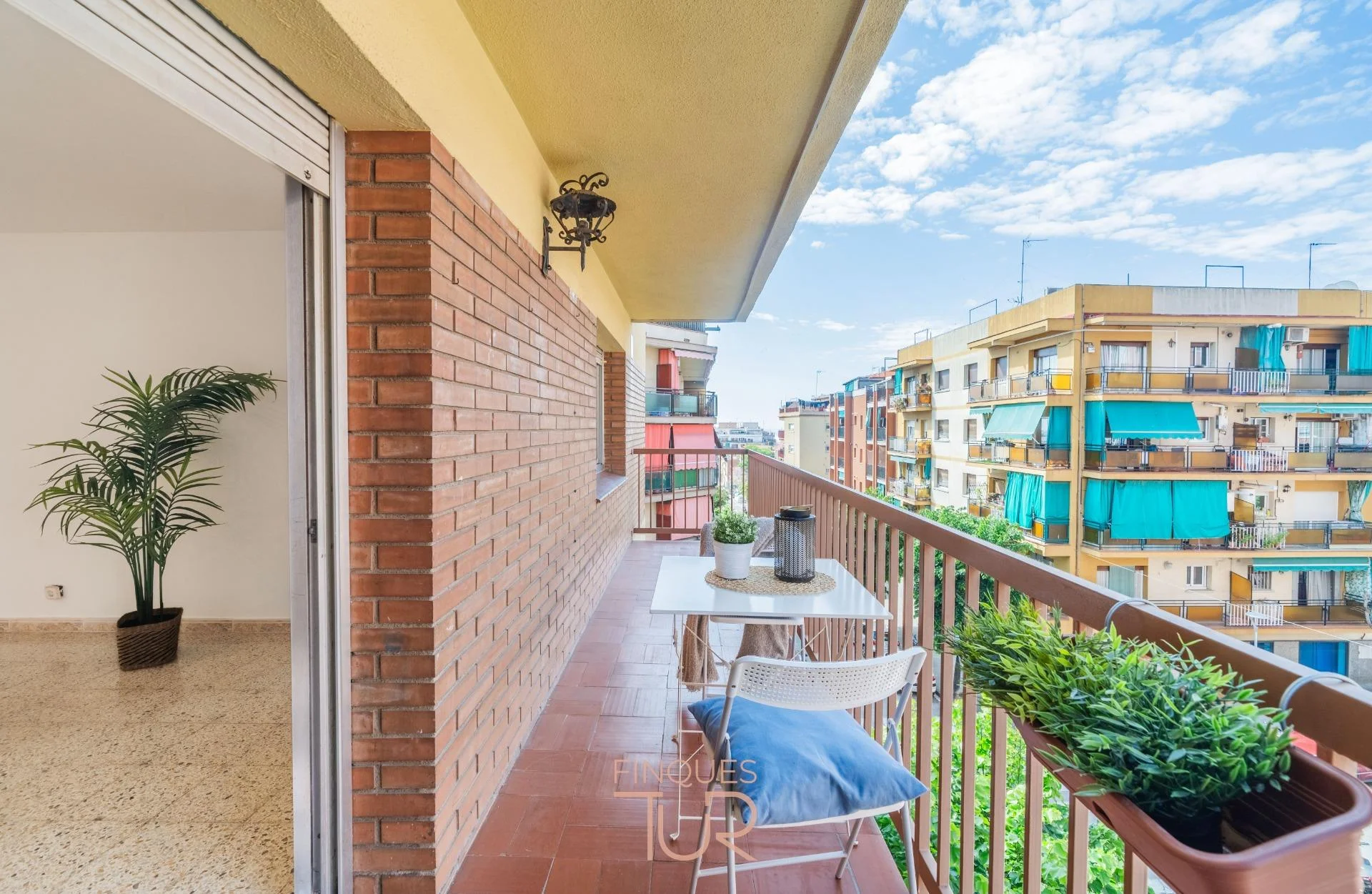 Three-bedroom flat near the coast