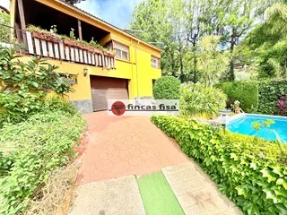 Private pool house in La Cisa