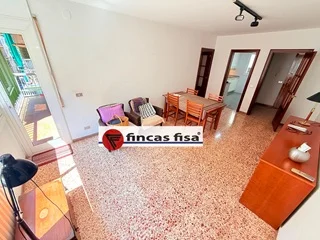 Piso céntrico de cuatro dormitorios con balcón