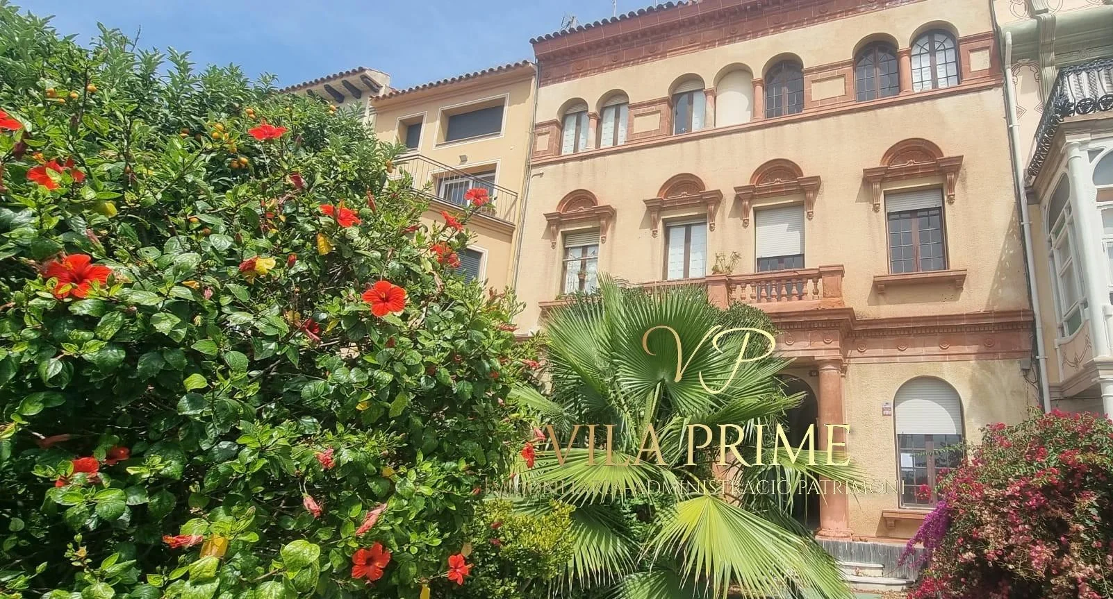 Historic seaside villa with 11 bedrooms