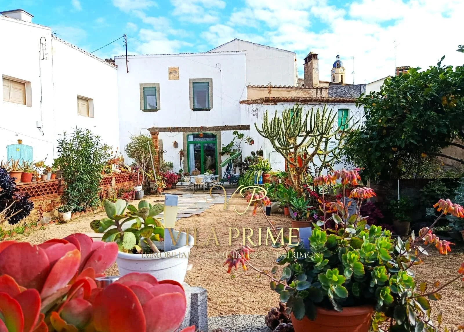 Casa histórica en Cabrils con jardín