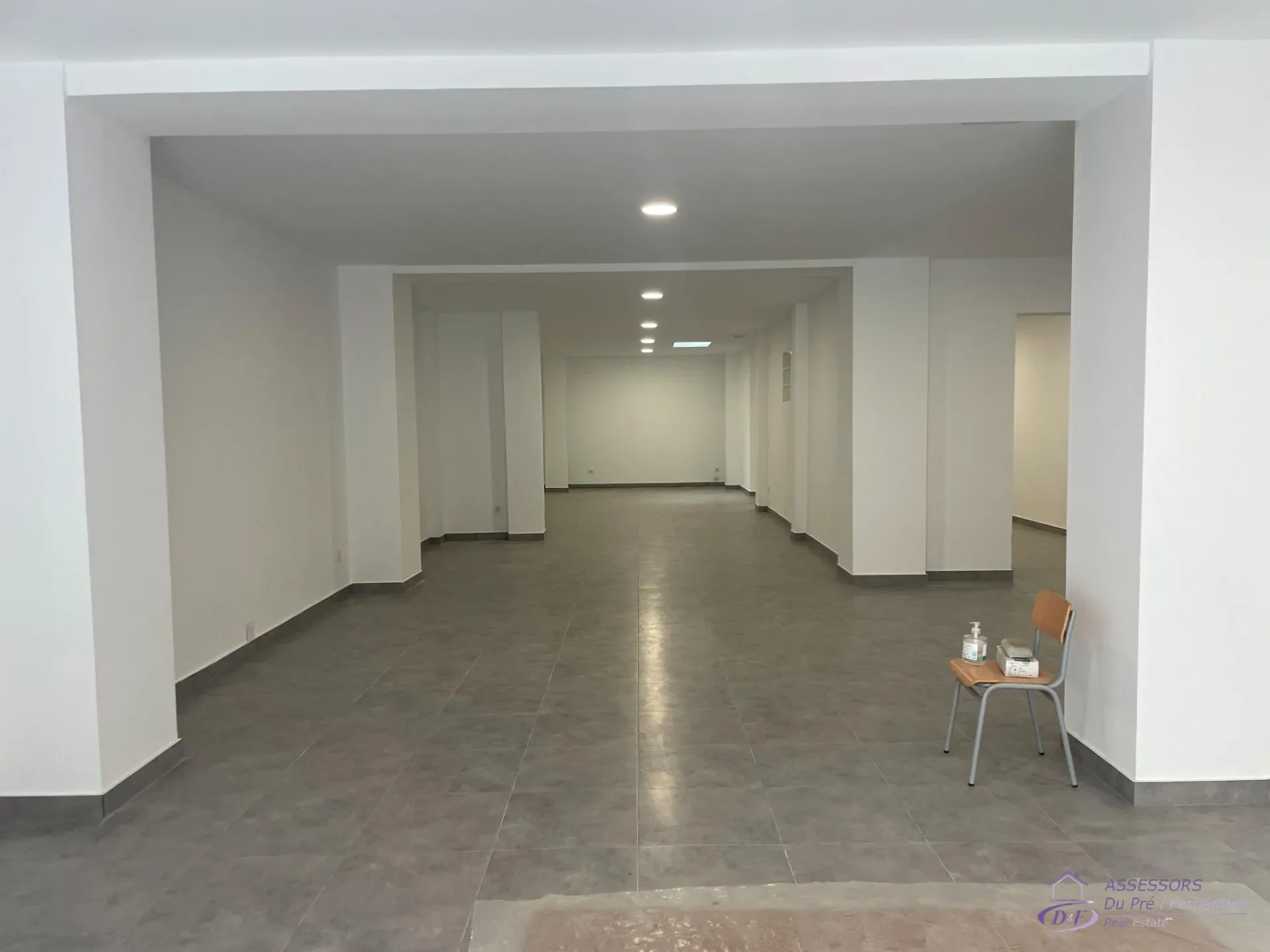 Local comercial nuevo en Barrio Cotet