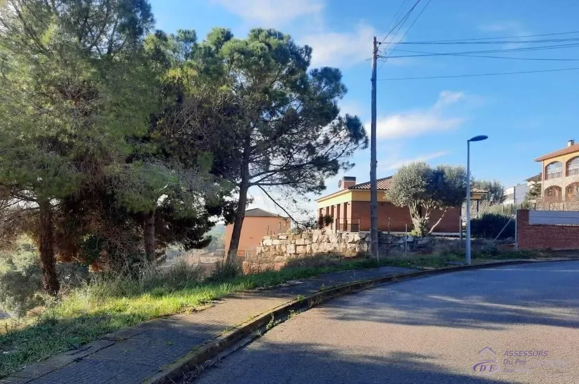 Urban plot for two homes