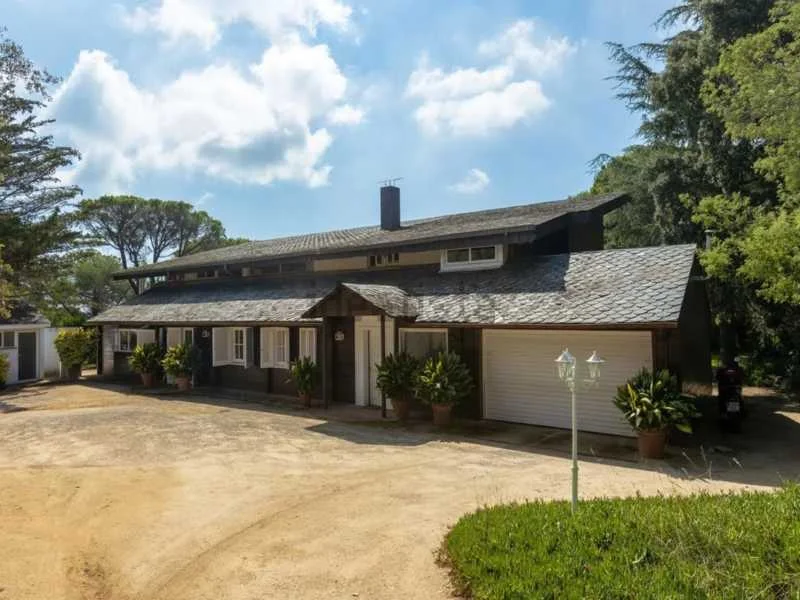 Reformed Llavaneres chalet with pool