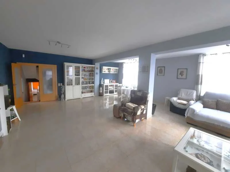 Reformed 5-bedroom chalet in Centro