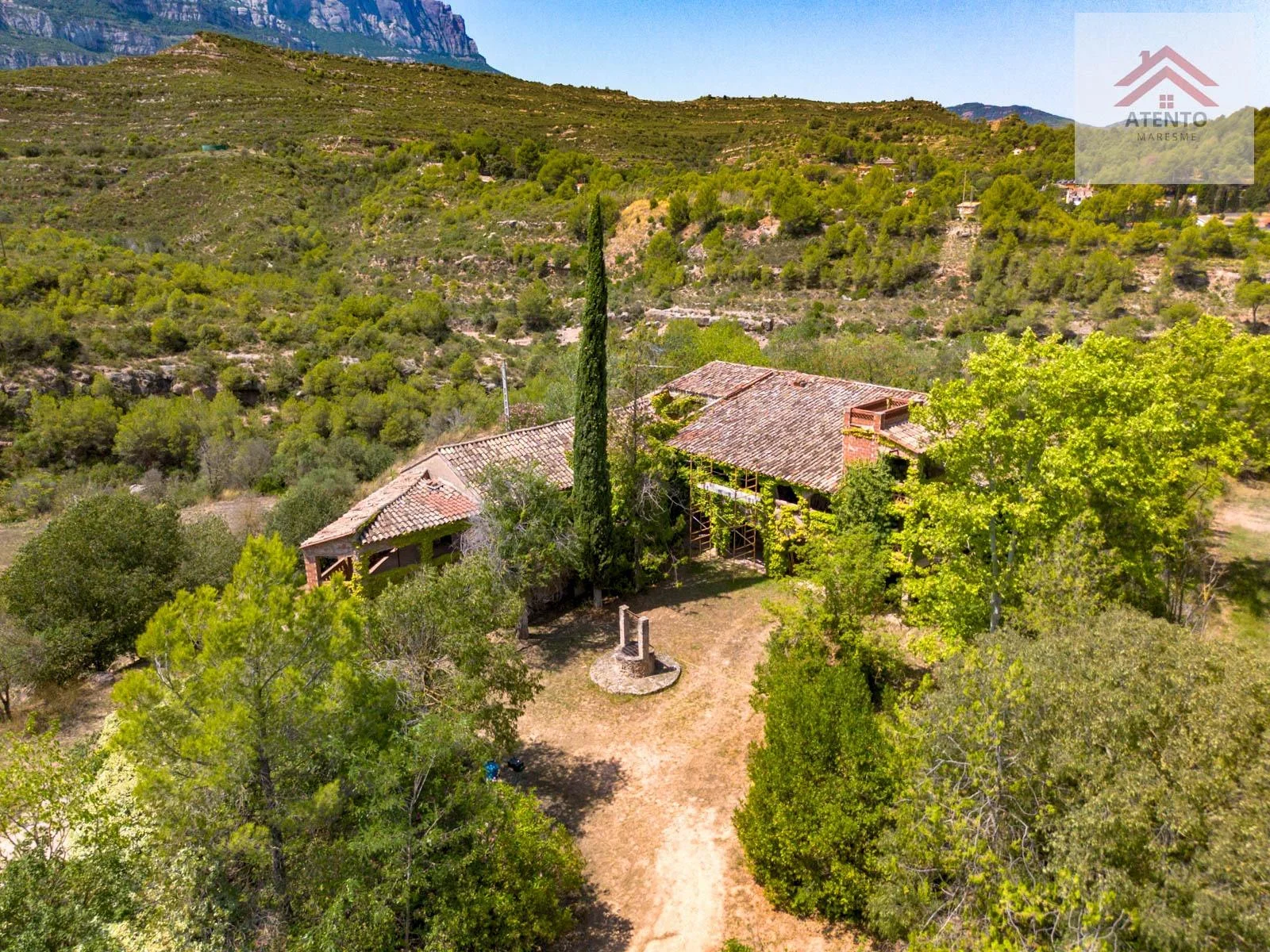 Historic farmhouse with cohousing potential