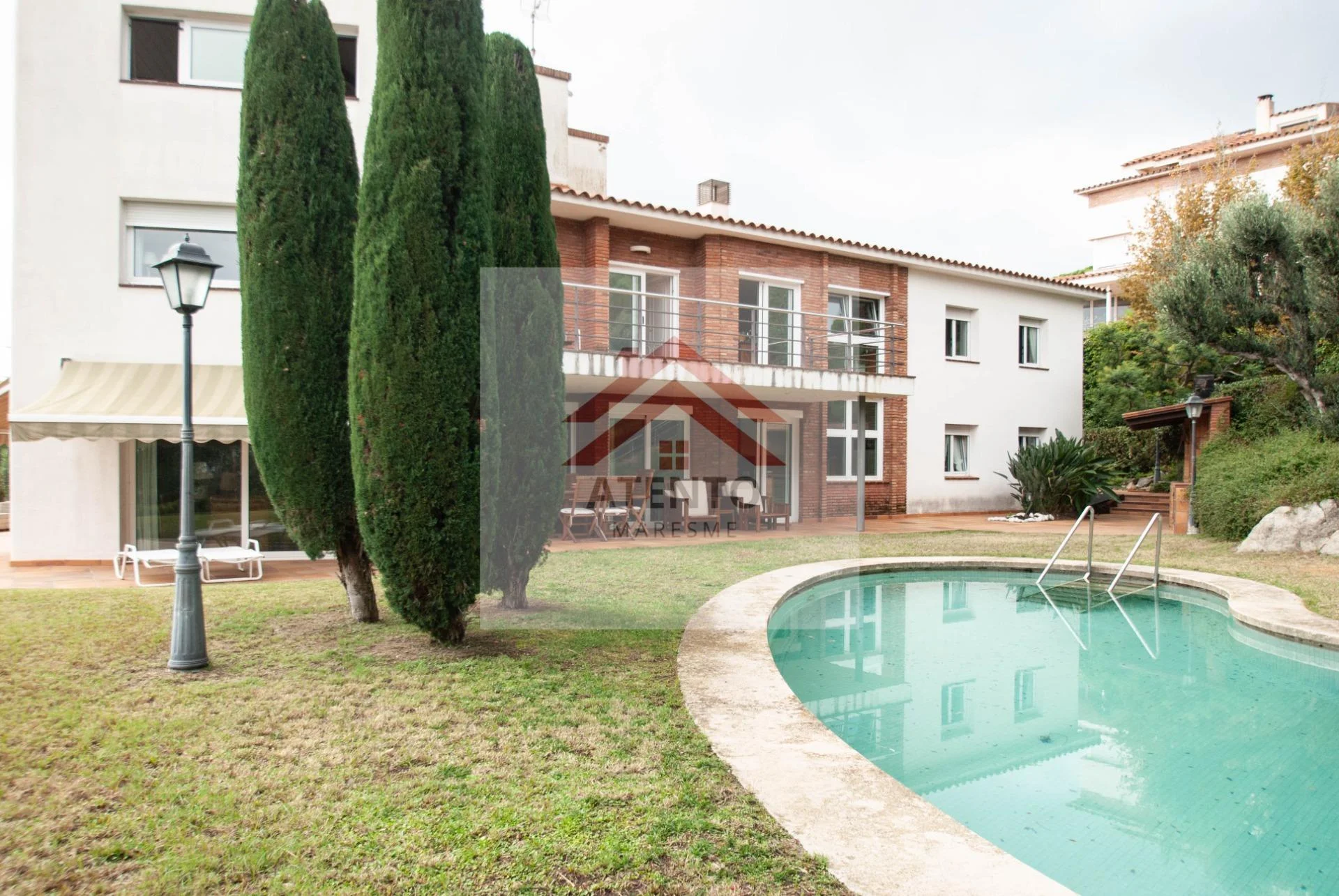 Villa reformada en Premià de Dalt, 5 dormitorios
