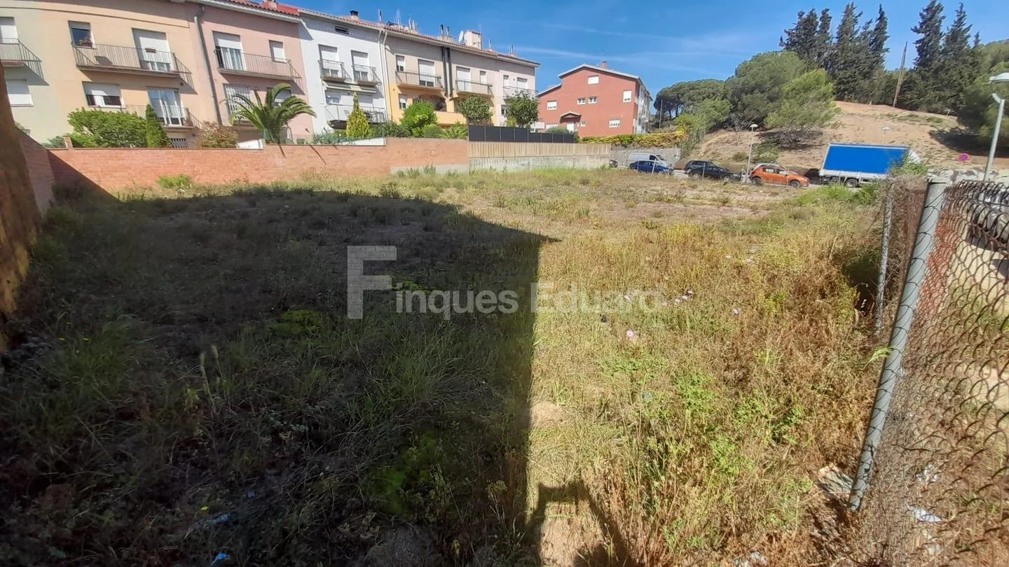 Buildable central Argentona plot, 138 m²