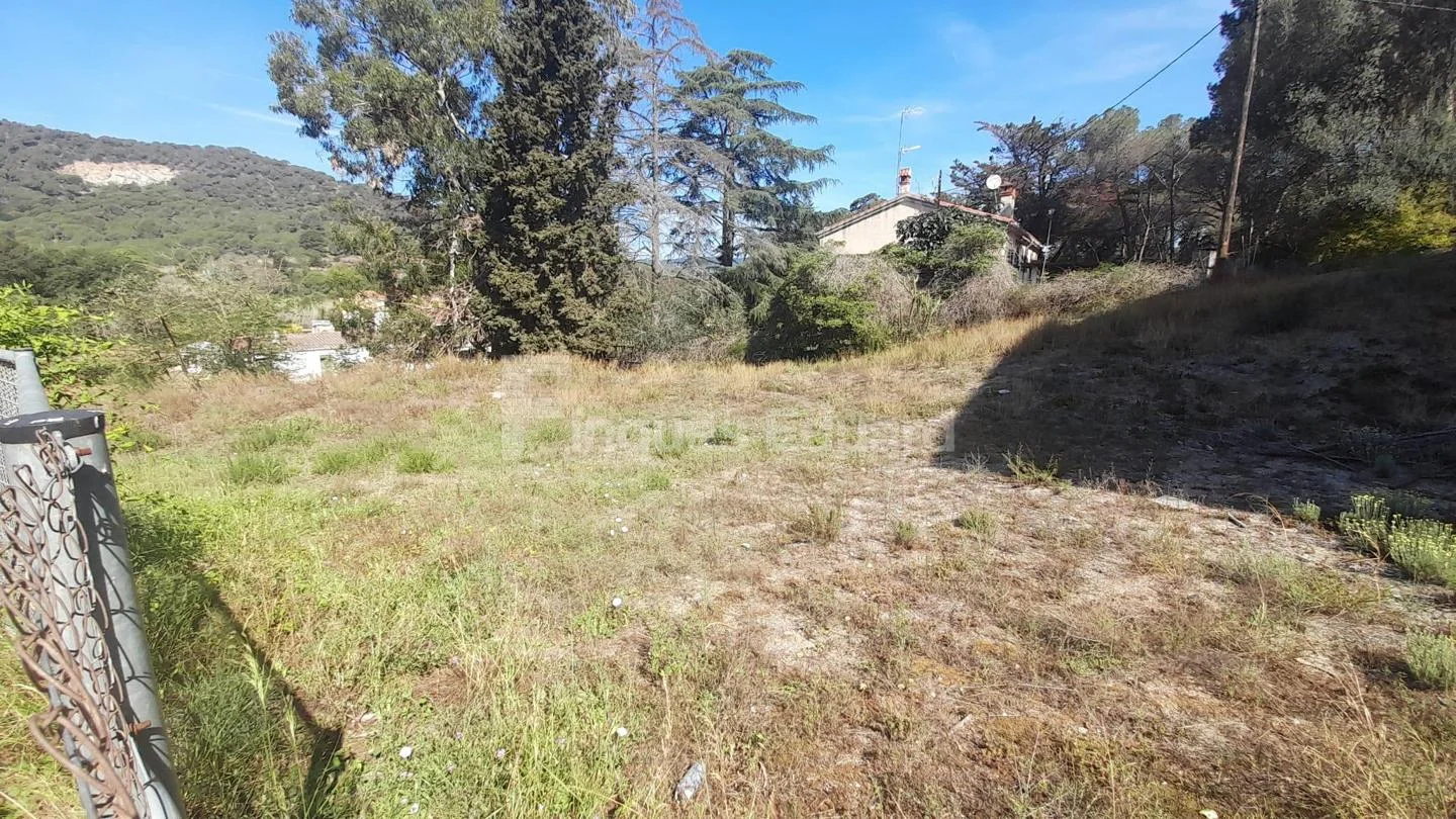 Parcela edificable de 180 m² en Argentona