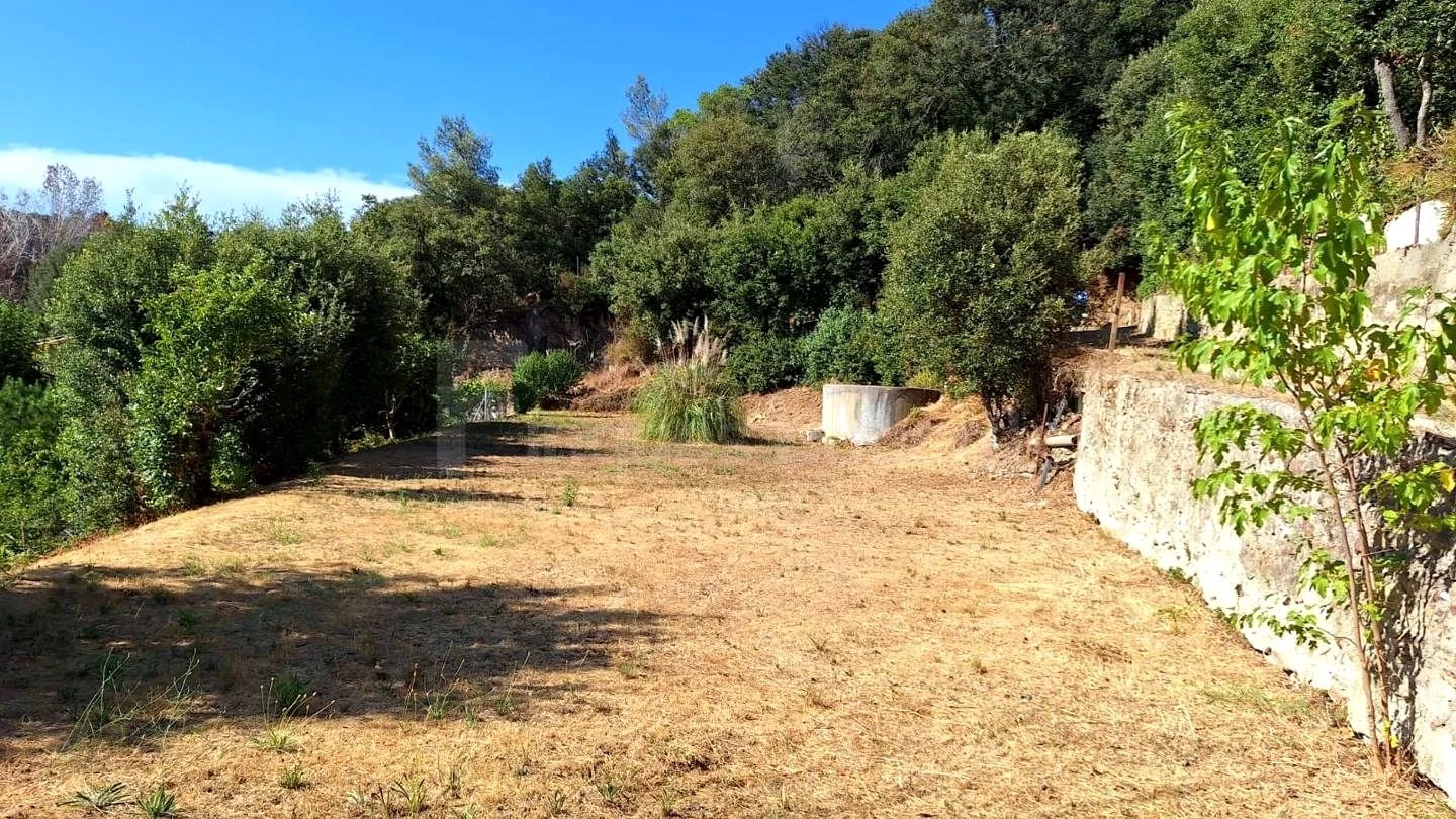 Parcela urbana en Òrrius, 880 m²