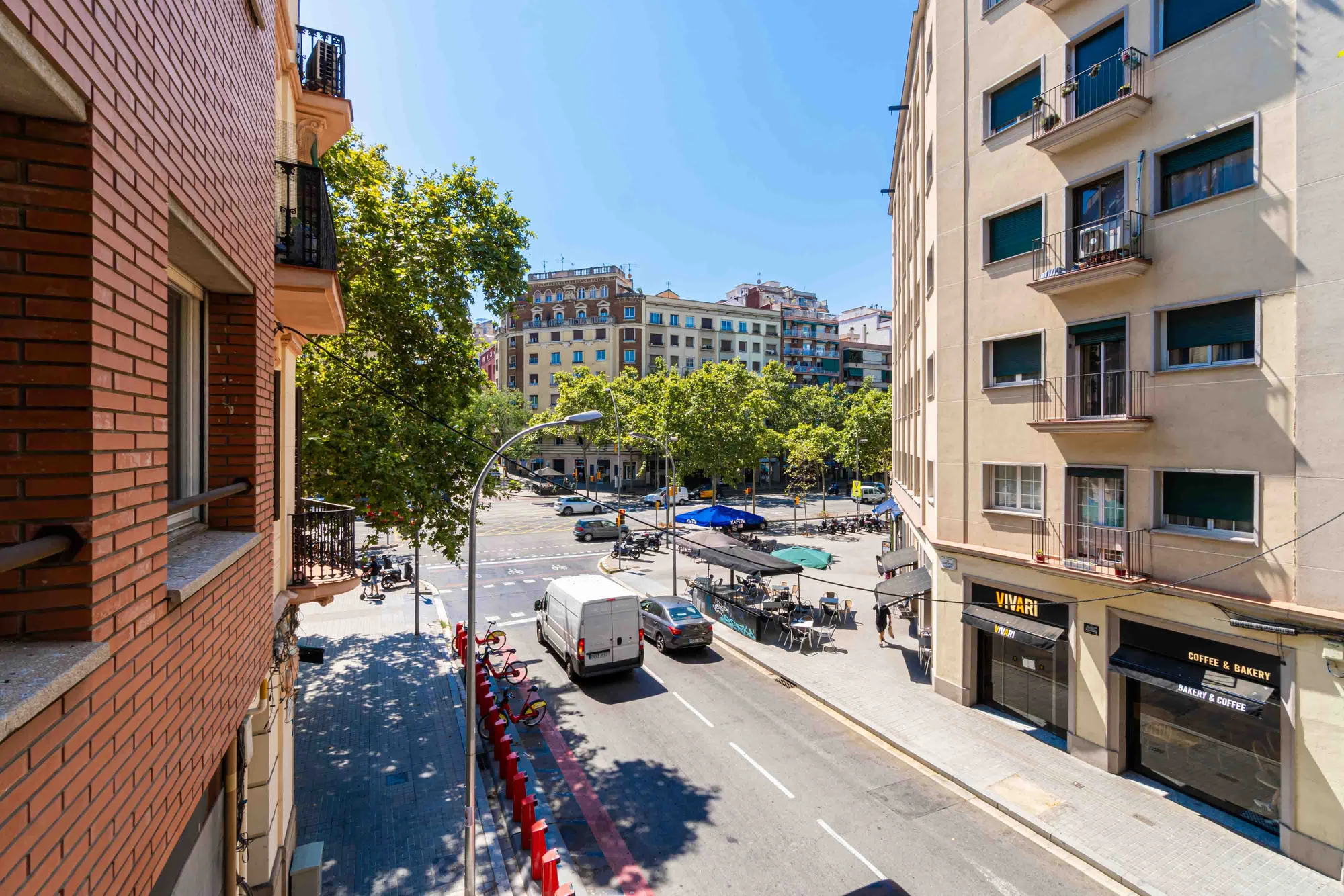 Piso en Barcelona con terraza y parking