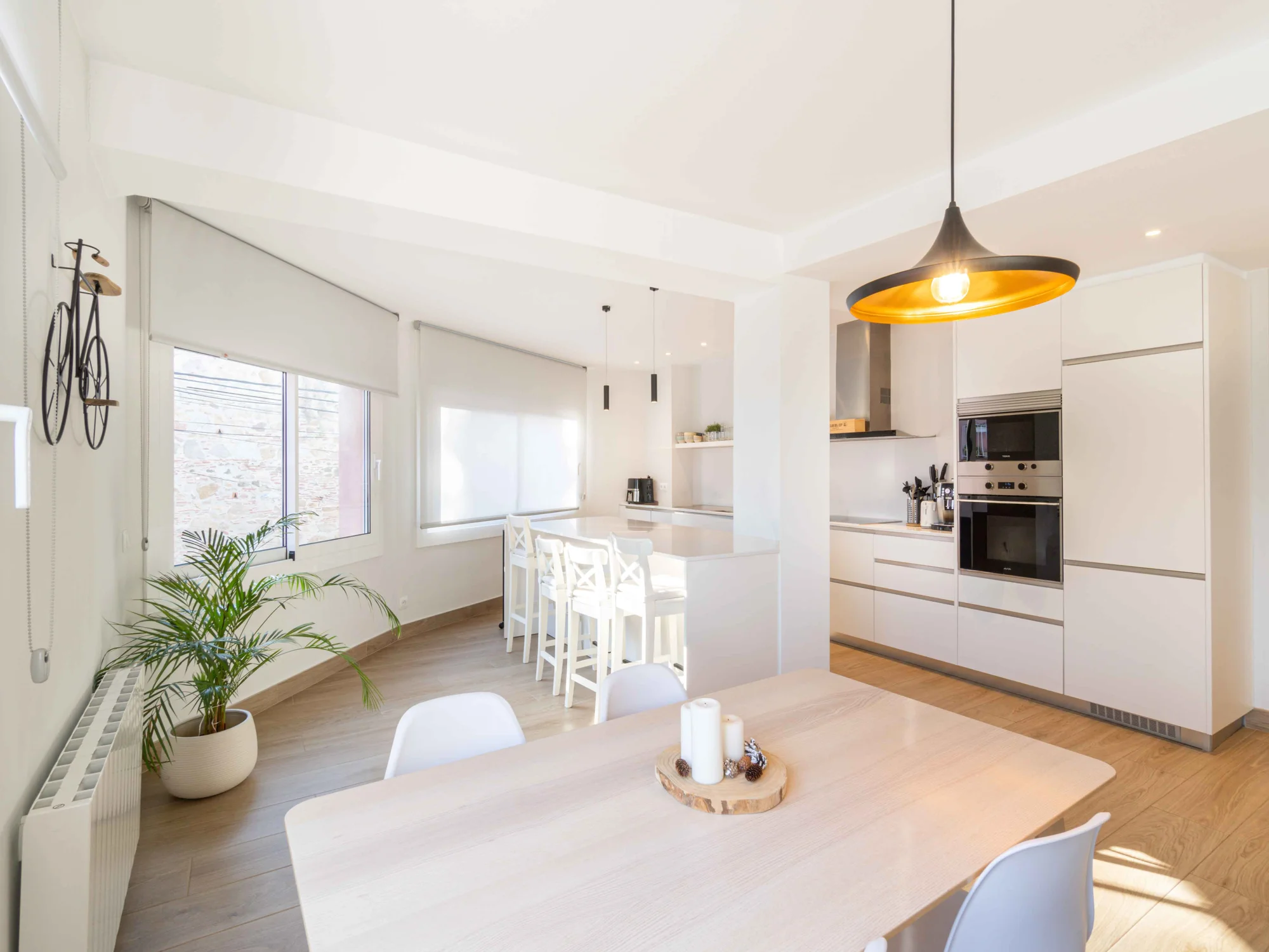 Reformed sea-view flat, three bedrooms