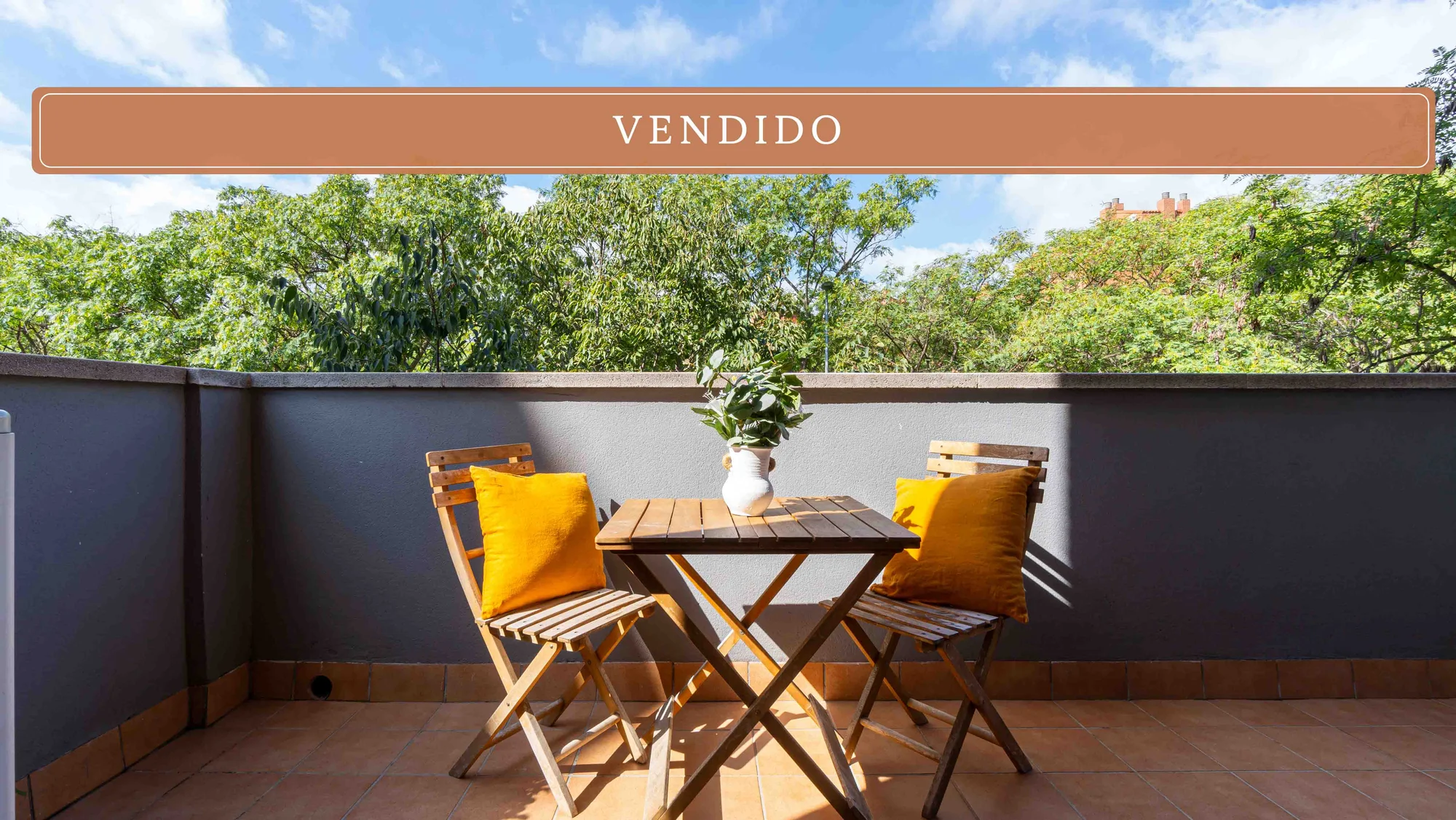 Ripollet duplex with communal pool