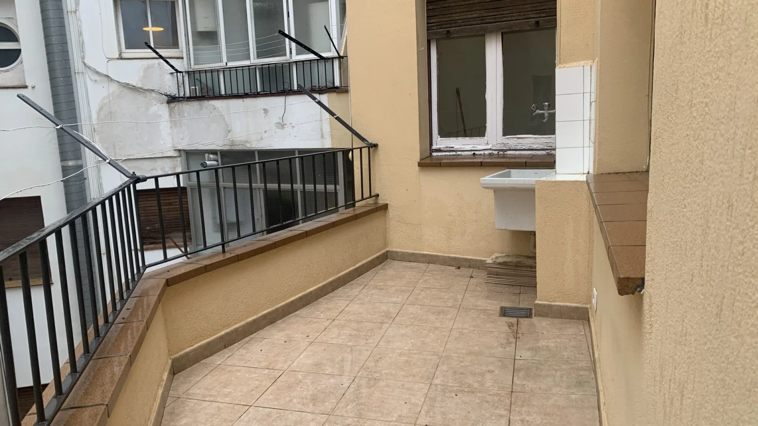 Piso para reformar en Mataró, cuatro habitaciones