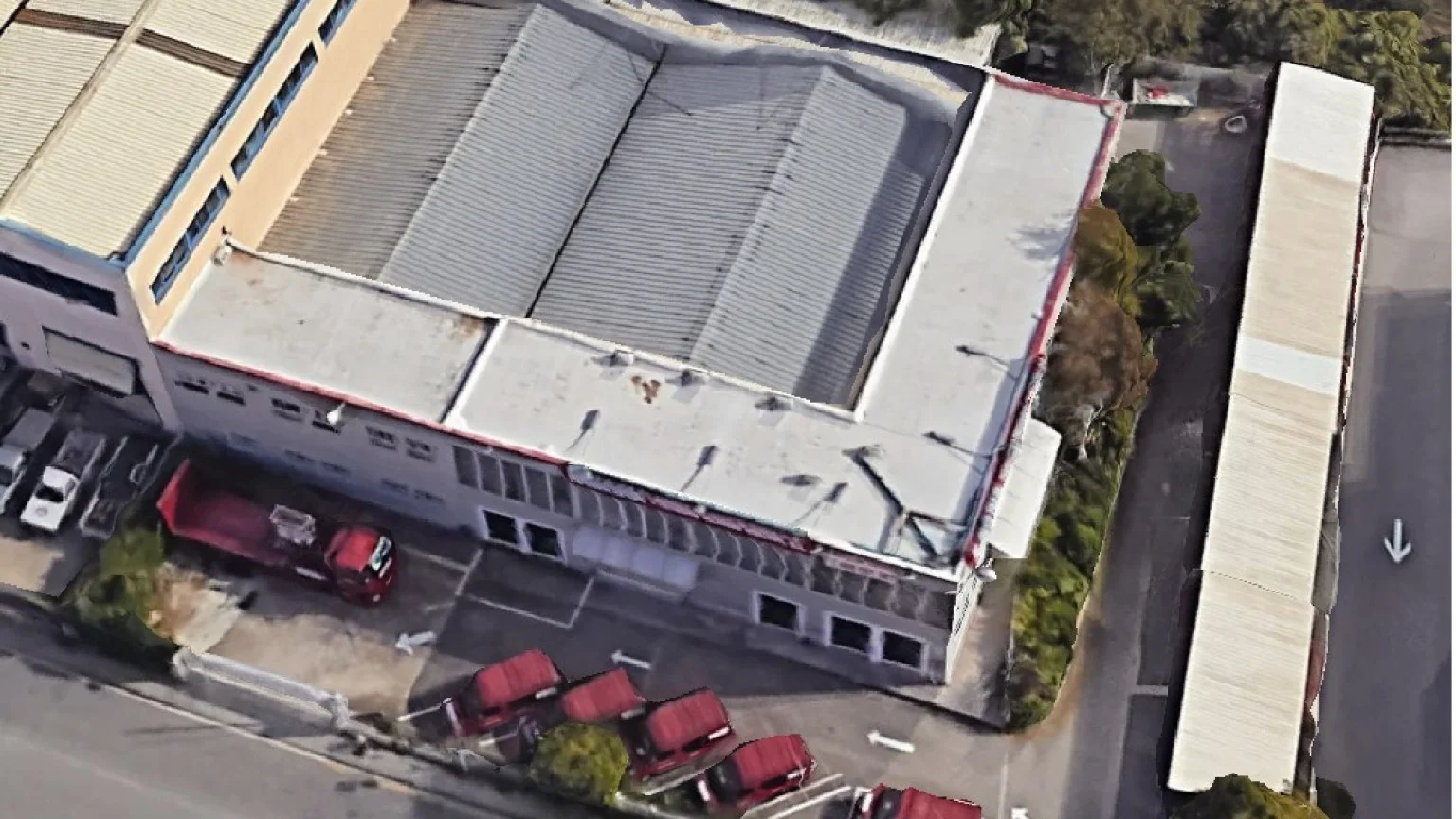 Nave industrial con 1.630 m²