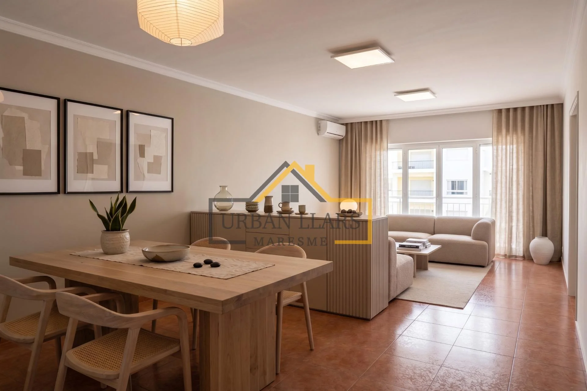 Central four-bedroom flat near transport