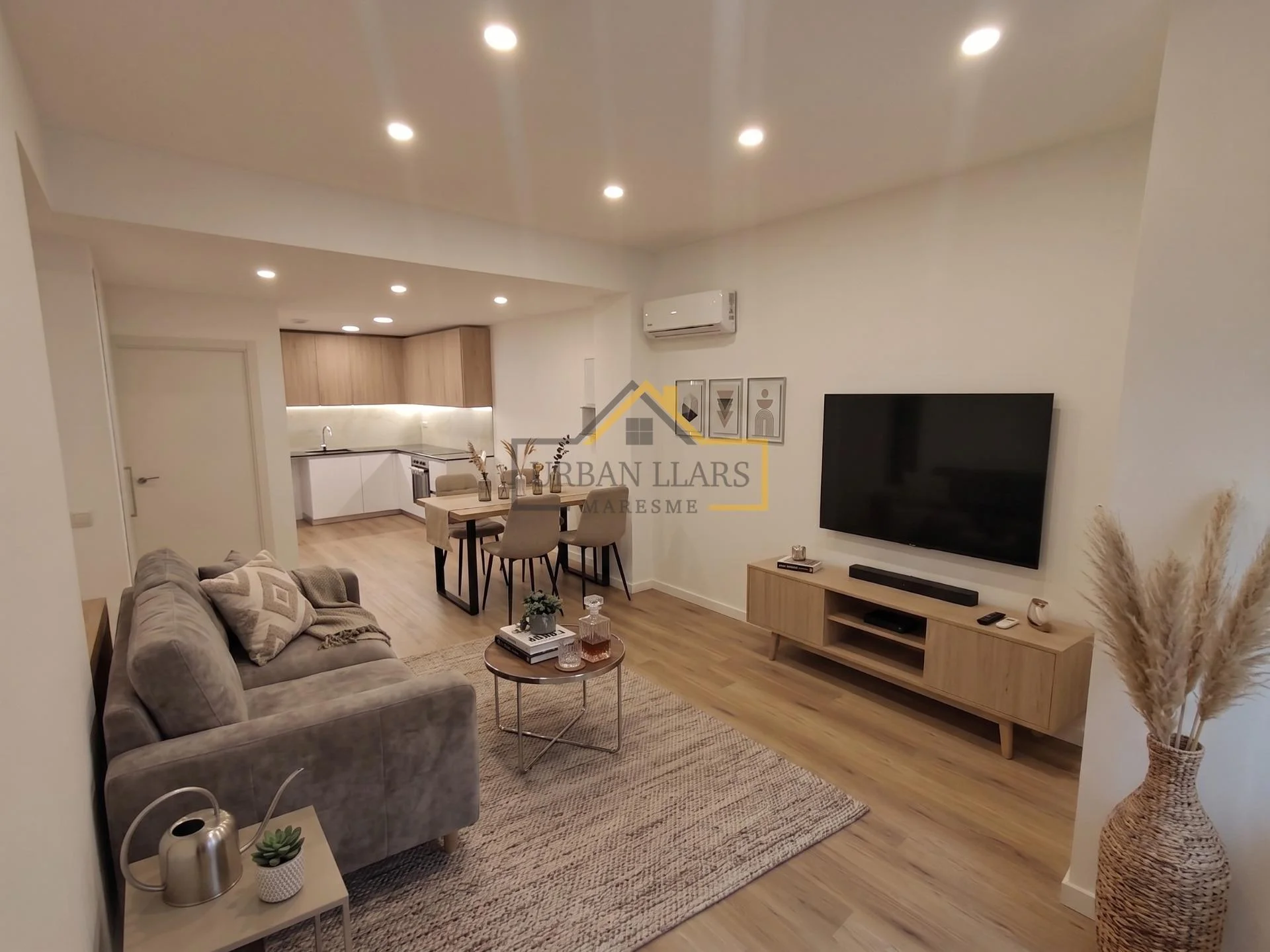 Apartamento reformado de tres dormitorios