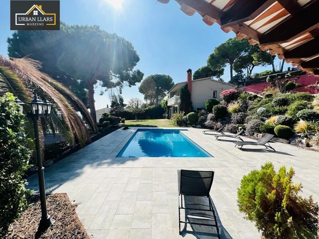 Casa amplia con piscina privada